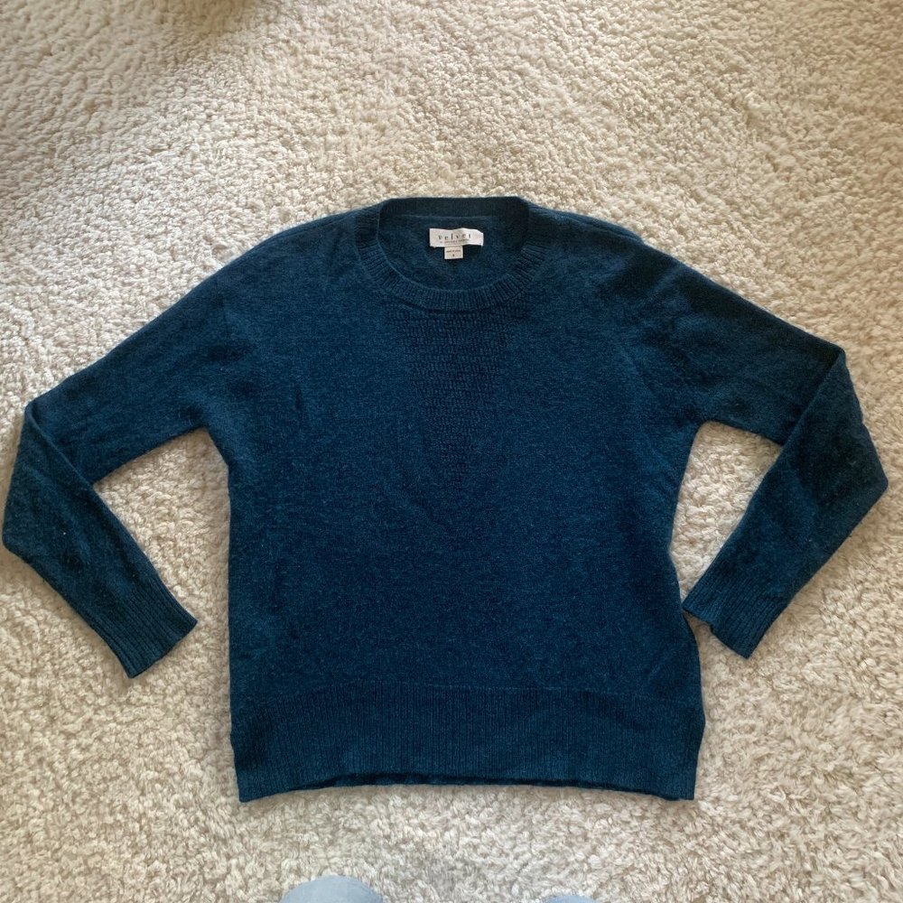 Velvet by Graham & Spencer Cashmere Sweater. Small